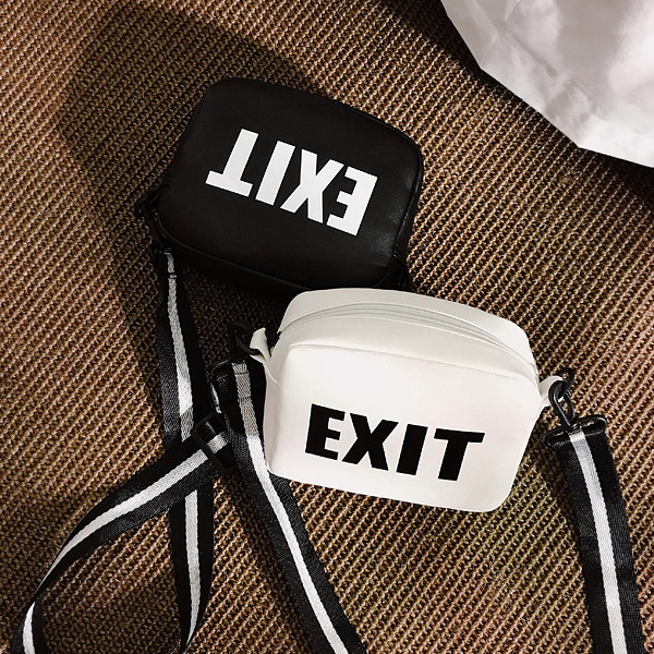  엑시트 캐주얼 클래식 미니 크로스백