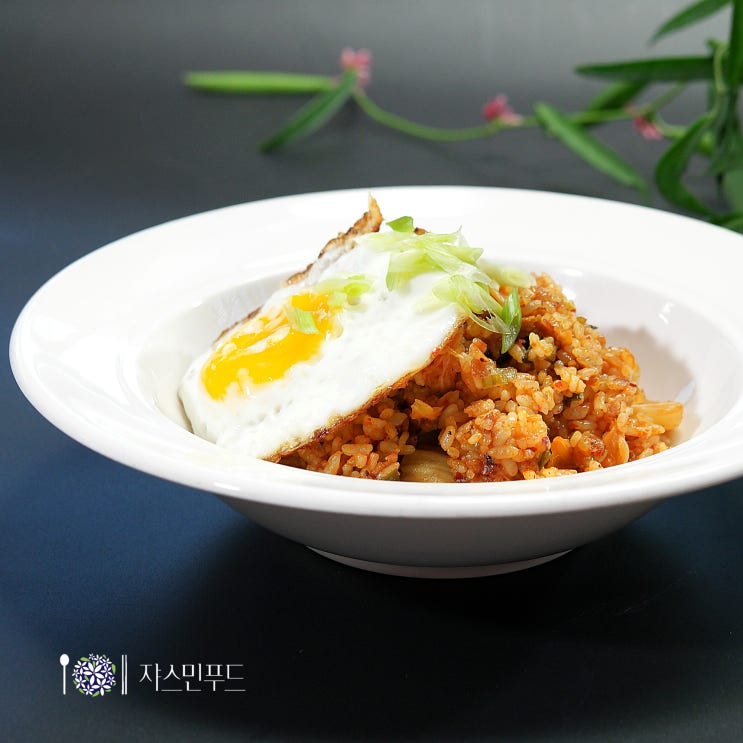  김치볶음밥 황금레시피 / 찬밥과 김치만 있으면 마술처럼 화려한 밥상으로 변신하는 레시피