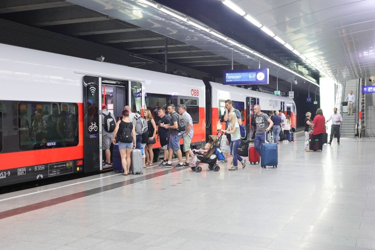 오스트리아 자유여행 TIP 빈 (비엔나) 공항에서 시내까지 가는 법 도심공항철도 CAT VS 픽업 샌딩