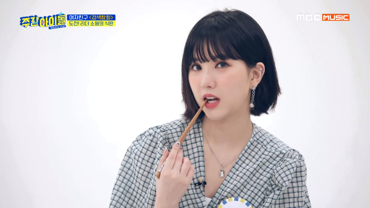  여자친구 은하주간아이돌Cadre necklace