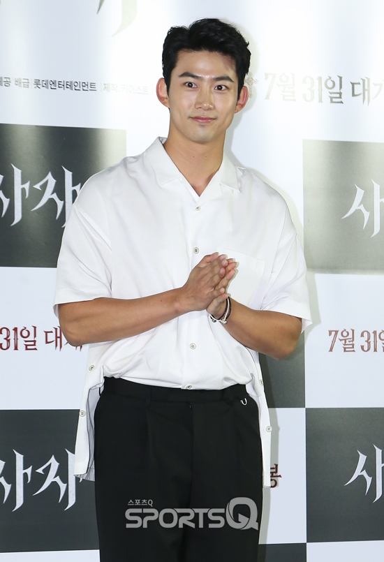  사자 VIP 시사회 옥택연 패션 옷 셔츠 #옴펨