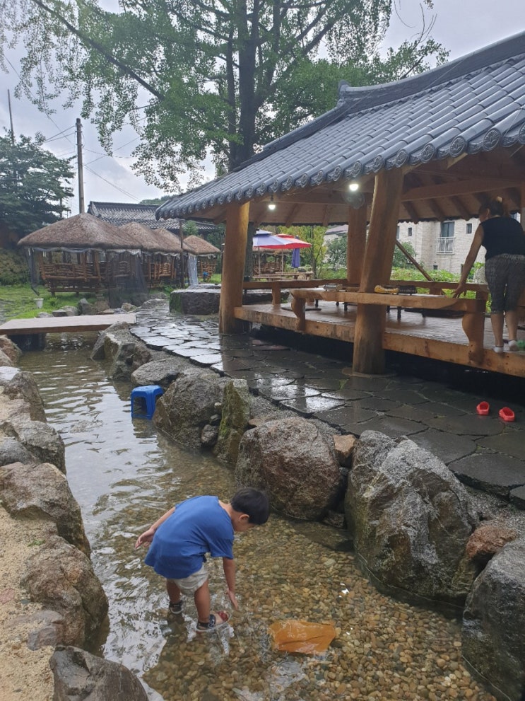 허가받은 계곡과 단독정자가 있는, 능이백숙맛집과 남한산성맛집으로 유명한  '두메산골'