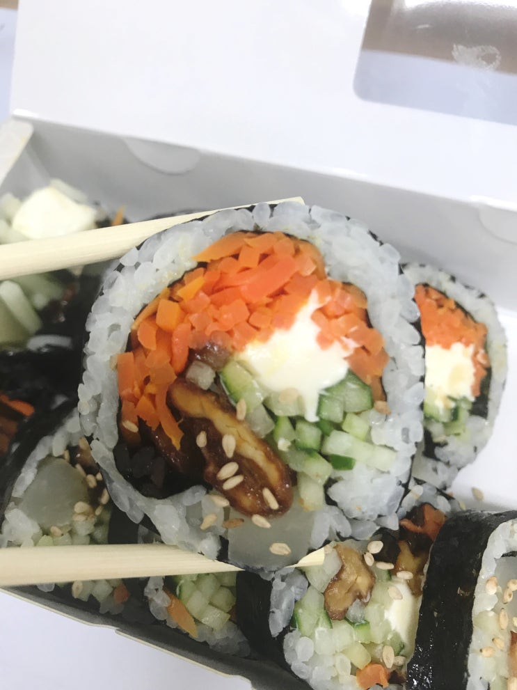 바르다김선생 크림치즈호두김밥 먹어본 후기