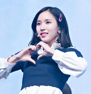 트와이스 미나 검은색 모자 눌러써 , 모친 의지하면서,일본서 휴식을 트와이스 미나 검은색 모자 눌러써 , 모친 의지하면서,일본서 휴식을