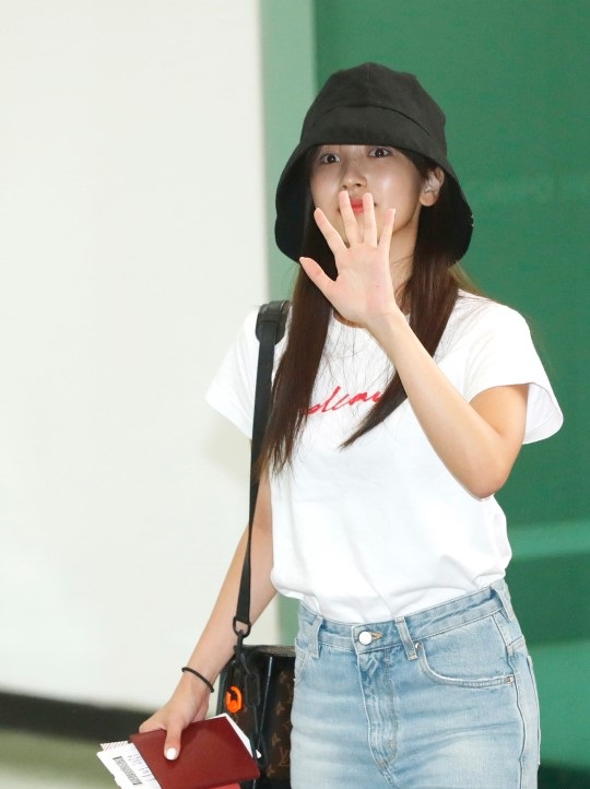  트와이스 미나, 오늘 韓 입국 중 눈물..."활동재개는 아직"