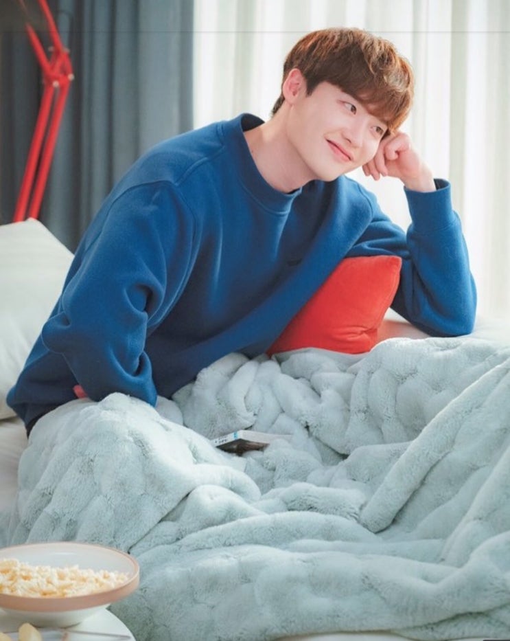  <이종석> 열애설? 권나라 ‘헬로 비너스’ 출신