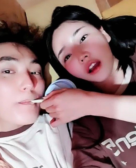  강타와 '입맞춤'영상...레이싱모델 우주안은 누구?