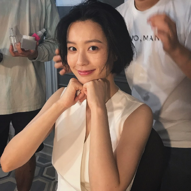 연예가소식)배우 정유미가 러블리한 미모를 뽐냈다.