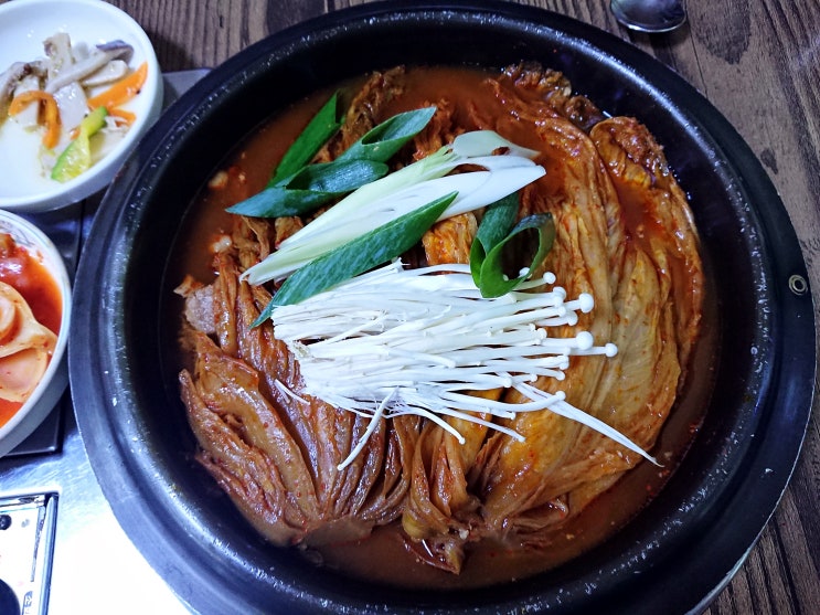 전주 인후동 '명성옥' 돼지고기김치찜