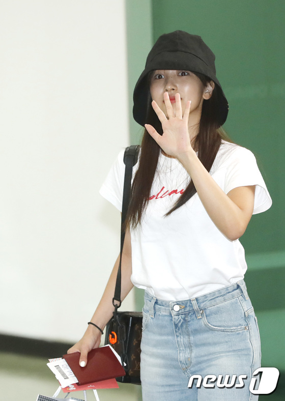  트와이스 미나, 오늘 韓 입국 중 눈물…JYP "활동 재개 아냐"