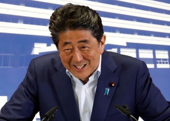  일본의 2차 경제보복…아베, ‘한국 때리기’로 개헌 동력 삼을 듯