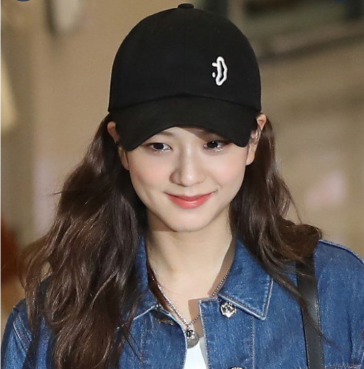  "블랙핑크 지수"가 착용한 디쏘에이치 스마일 로고 캡