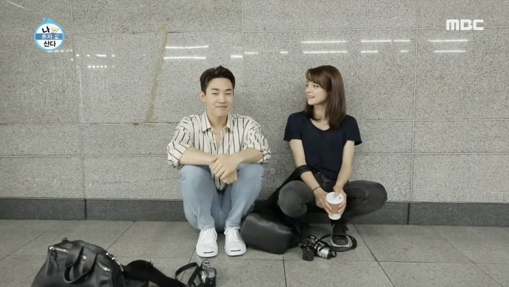  나혼자산다 헨리 패션 컨버스 잭퍼셀 클래식 신발 깔끔한 룩 완성!