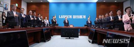  文 대응카드는 '방사능'..日 아킬레스건 건드린다