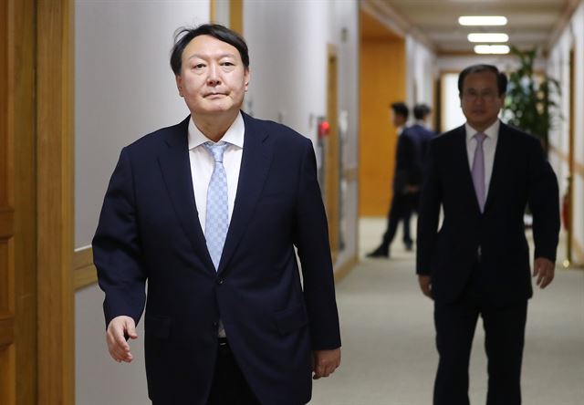  윤석열 검찰인사에 부정적 언론, 특히 한국·보수는 정치적 사조직화 비판