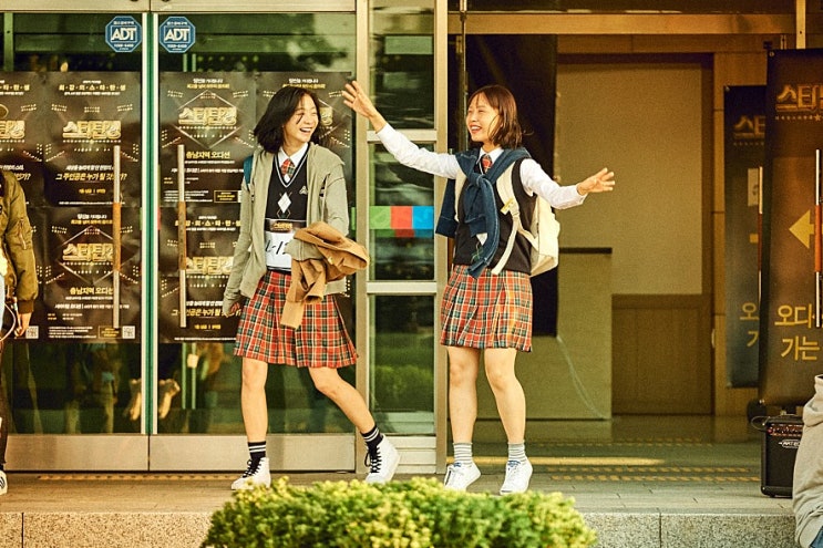  영화 마녀 줄거리 및 감상(스포o) 부제: 소녀가 마녀가된 이유
