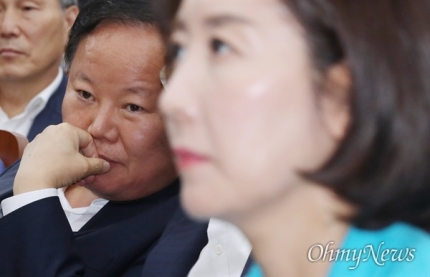 "'음주 추경 심사' 논란 김재원, 예결위원장으로서 자격상실" "'음주 추경 심사' 논란 김재원, 예결위원장으로서 자격상실"