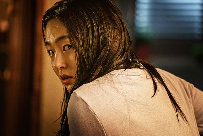  #여러분들께 극강공포스릴러로 "변신"한 영화 <변신>을 소개합니다.