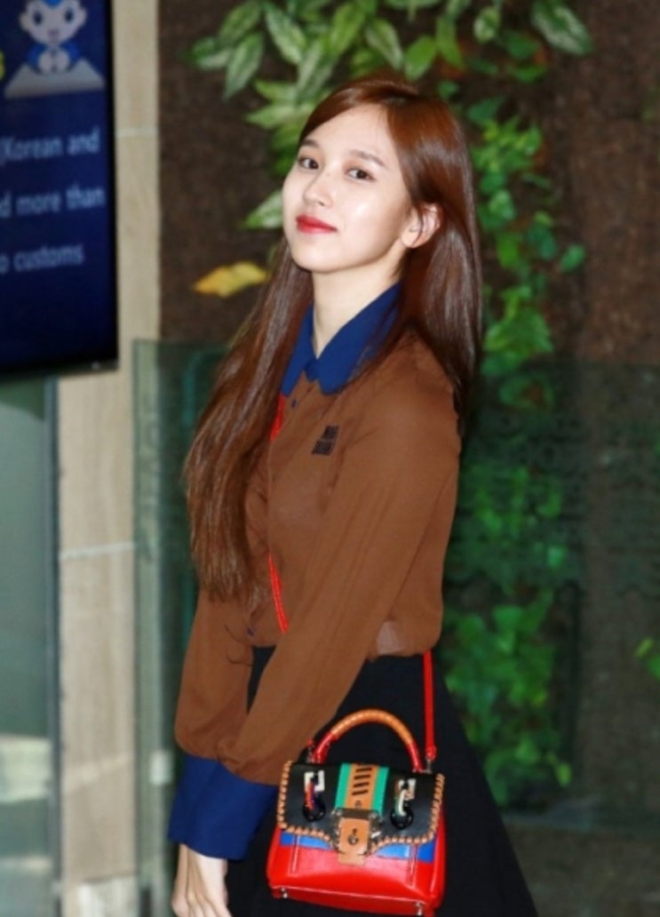  트와이스 미나 활동중단 출국길 눈물 보여