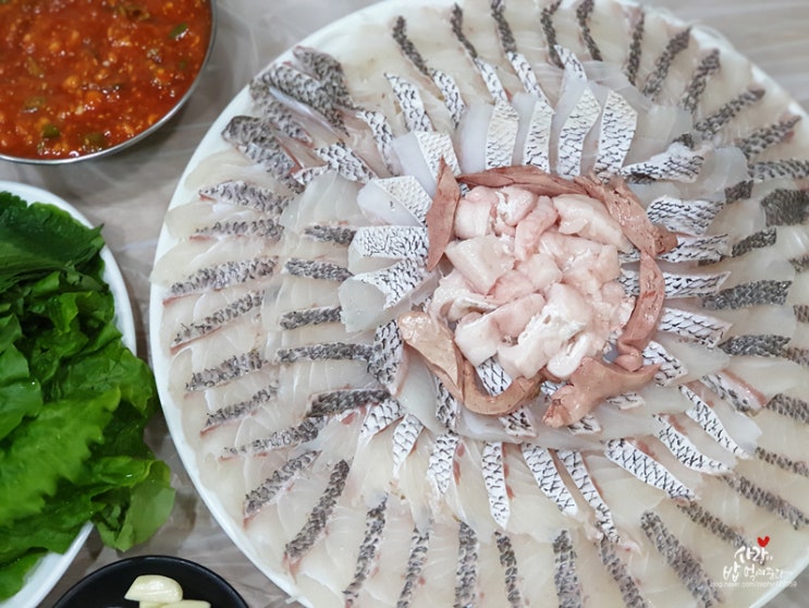  노량진 수산시장 맛집 - 퍼주는 장흥상회 복달임 민어 잔치 : 가성비 최고의 맛있는 민어 회, 부레, 전, 탕에 초밥까지