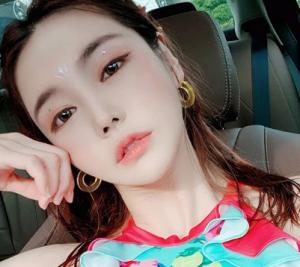 우주안 , 정겨운 것은 지나간 일인가 , 여신급 팔등신으로 매혹을 , 실수로 올려 우주안 , 정겨운 것은 지나간 일인가 , 여신급 팔등신으로 매혹을 , 실수로 올려