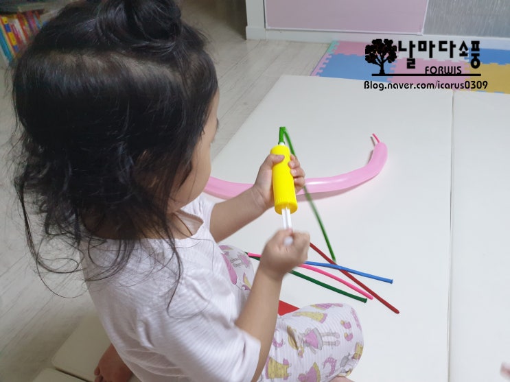  풍선놀이와 색종이 접기 D+(1463,995)