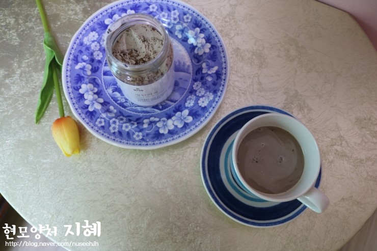  청년곡창 방탄커피 마시고 있어요