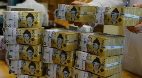  돈에 대한 짧은 생각_밑 빠진 곳에 물 붓기가 아니라 콩나물 시루에 물 붓기