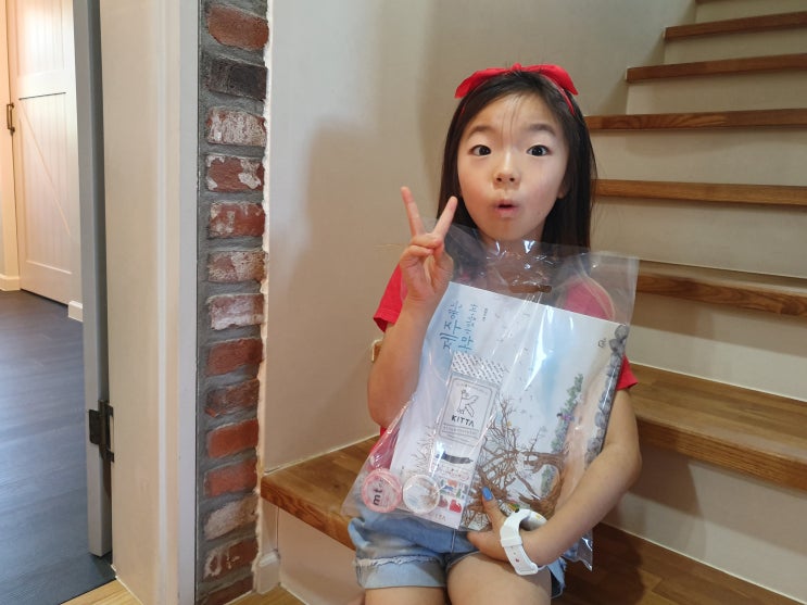대흘리의 독립서점 사슴책방 그림책과 팝업북이 가득~ 작가의 친필사인은 덤 대흘리의 독립서점 사슴책방 그림책과 팝업북이 가득~ 작가의 친필사인은 덤