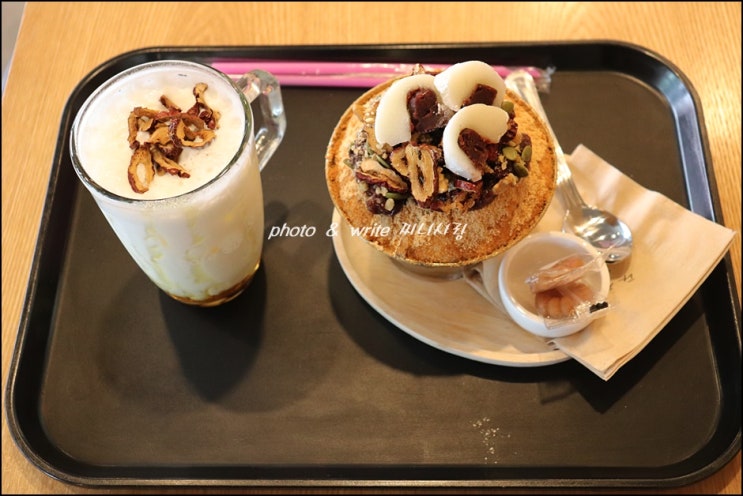  카페 오가다 이대역점 배인삼마쫀떡라떼 오곡빙수