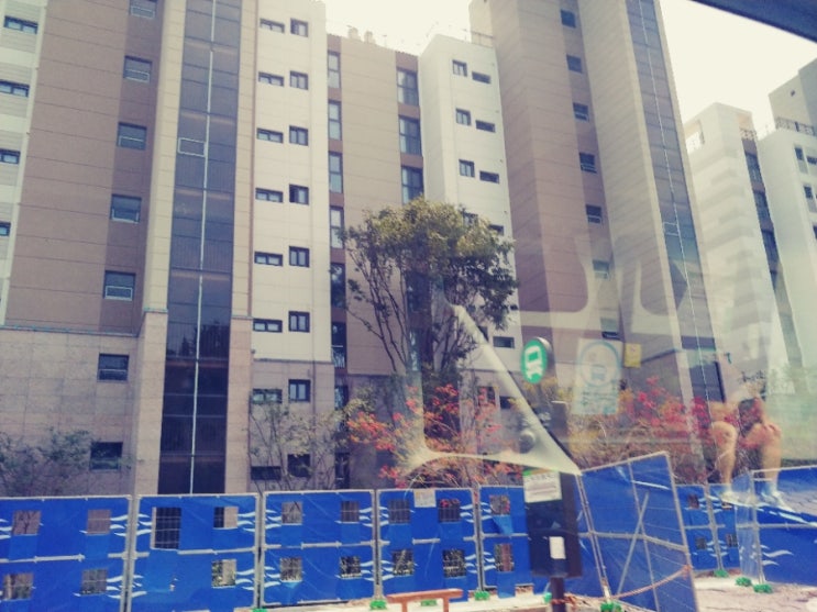  고덕초정류장쪽