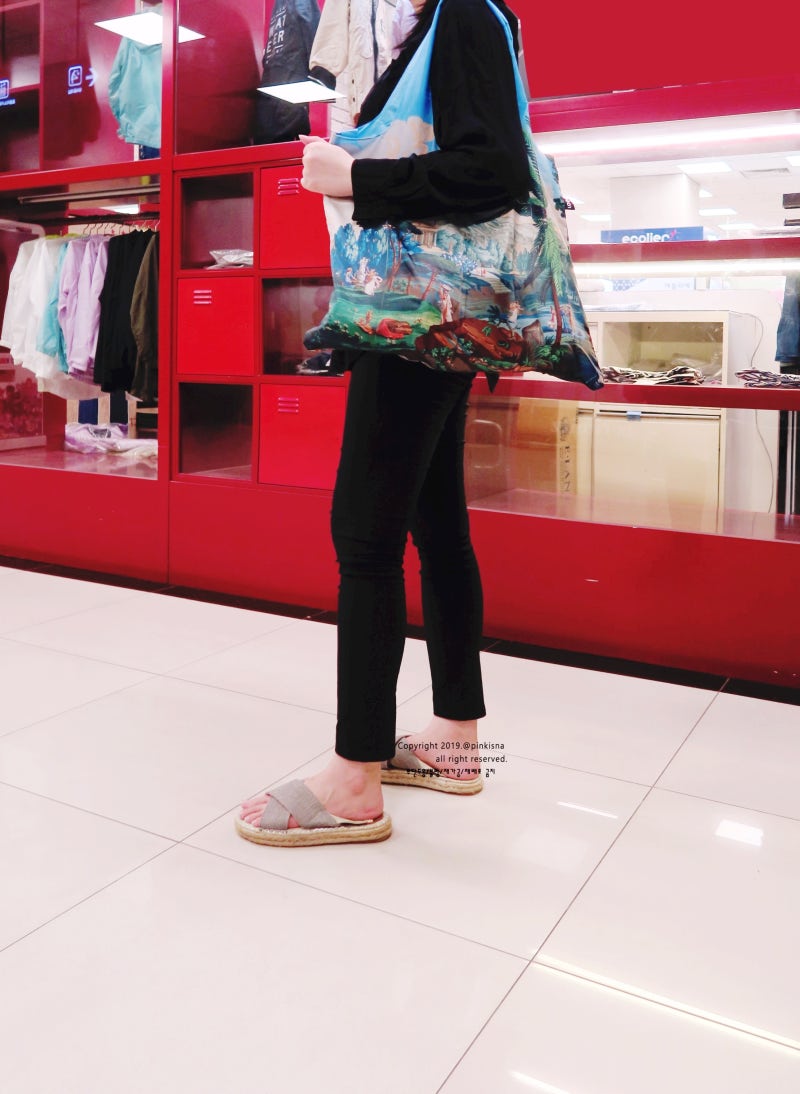 Low Poly Birch Tree On a Rocky Island, image size:800x1094