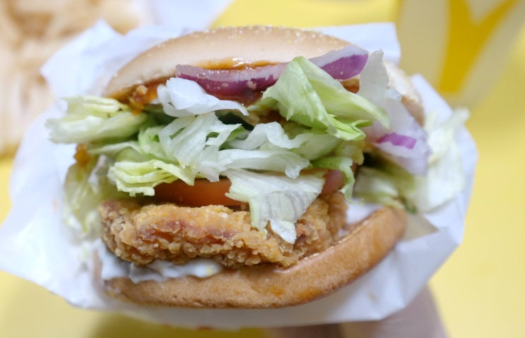  맥도날드 신메뉴 아보카도 토마토 상하이버거, 웨지후라이 솔직후기