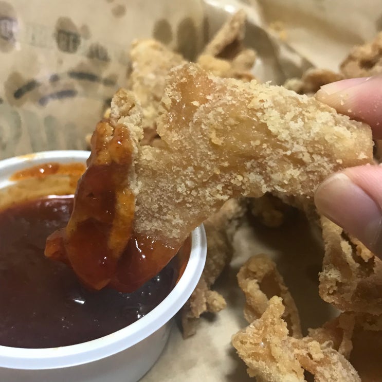  BBQ 닭껍질 아그작