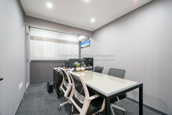 회의실 인테리어 - 사무실 공간에 어울리게 구성하여 회의 효율을 높여주다.