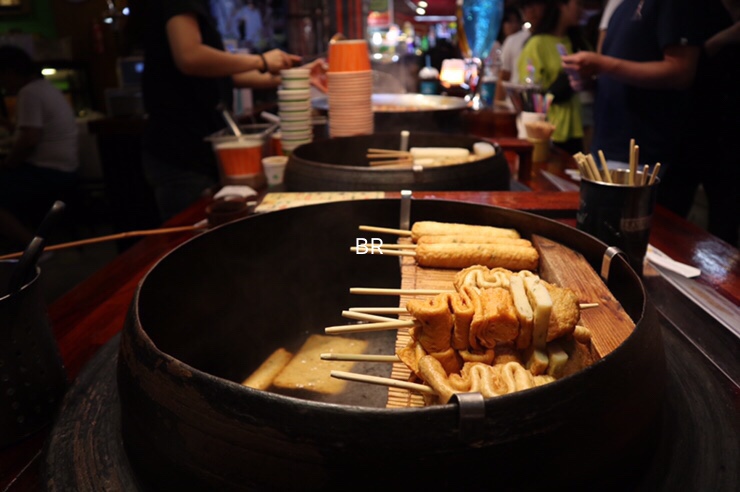  부산여행 : 국제시장 & 부평 깡통시장 (깡통야시장 맛집/ 비빔당면, 부산어묵, 유부보따리, 탕호루, 철판아이스크림)