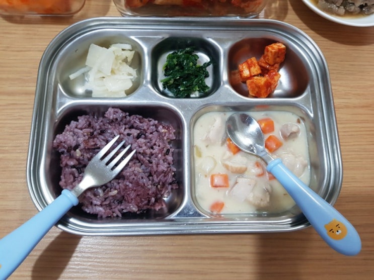  4세 아이 반찬 : 삼치 생선강정, 돼지고기 카레, 닭고기 스튜, 마늘 닭갈비, 짜장 떡볶이 + 아이스크림, 얼음과자