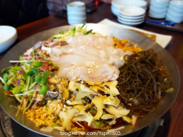  호매실 맛집 / 속초 머구리 보다 아낙네 에서 수원 물회