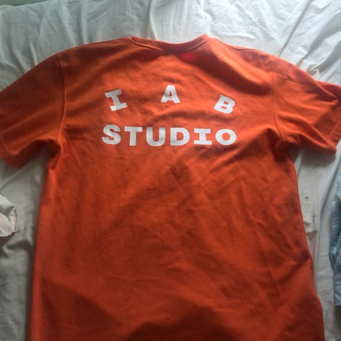  번개장터 iab studio 오렌지 반팔