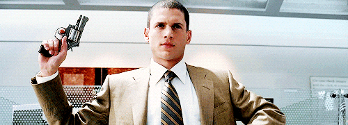 the-flash-prison-break-6-14218425181.gif?type=w800