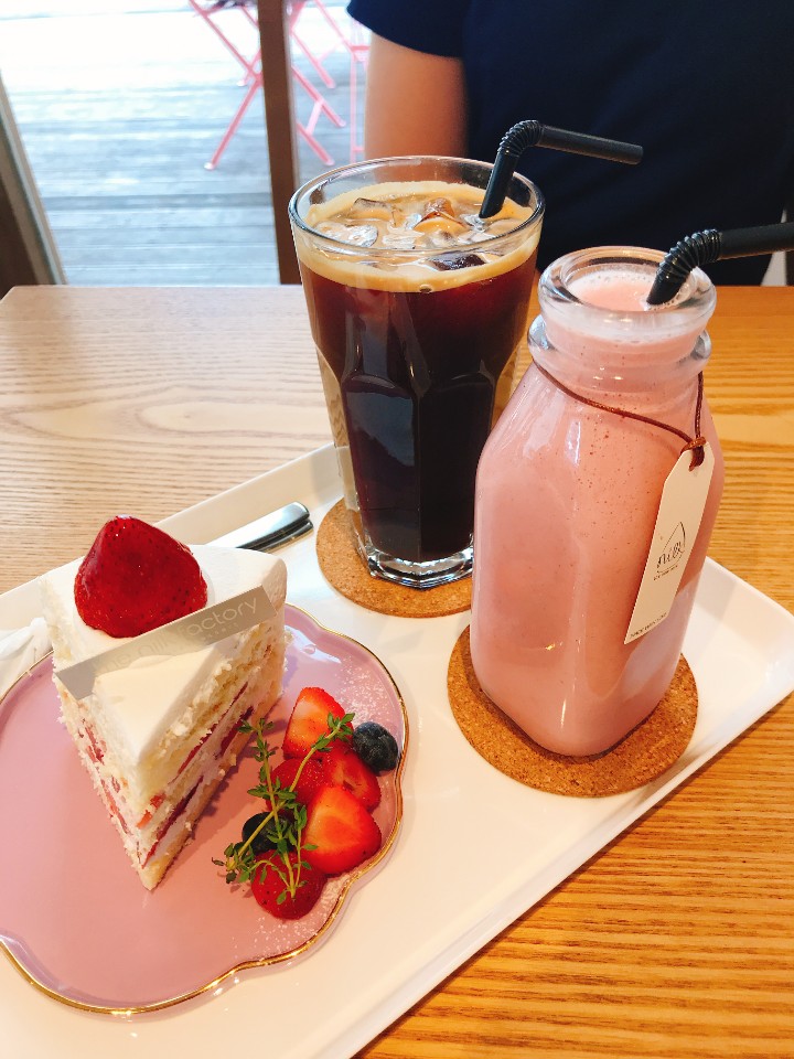  평일일상/데이트/가로수길카페/티르티르/주말나들이/더닐크팩토리/아몬드밀크/무설탕케이크/충주호/주말글램핑/주말가볼만한곳/충청도가볼만한곳
