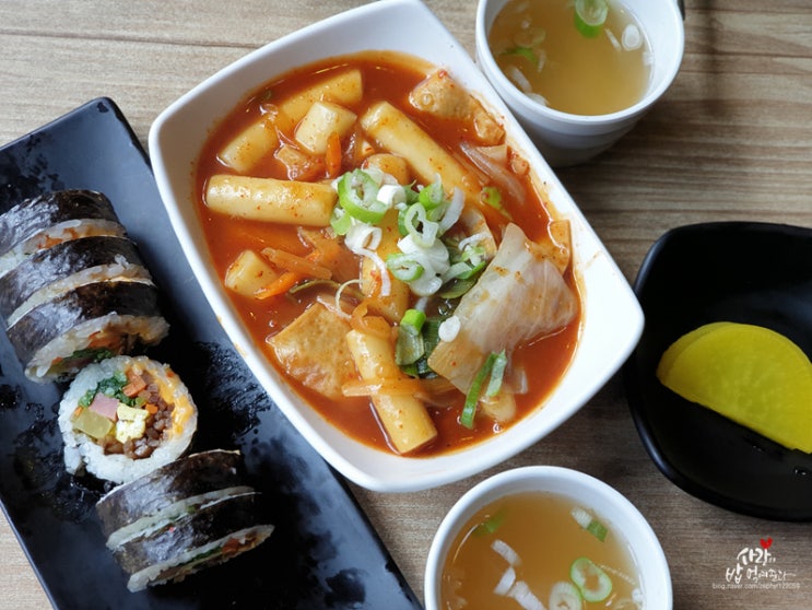  논현동 맛집 학동역 다모아 - 생활의 달인 은둔식달 대한민국 떡볶이 3인방 강남 떡볶이 달인 : 젊은 식객 취향 저격 달달 매콤 떡볶이, 치즈 김밥