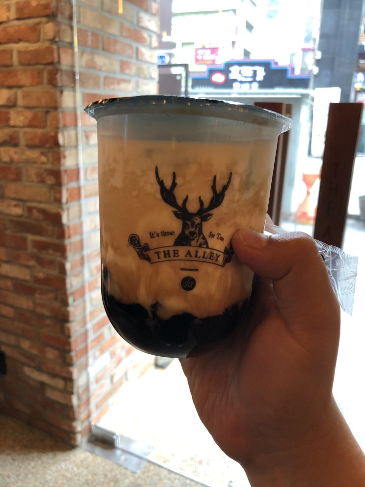  요즘 힙한 카페 The ALLEY   in 명동