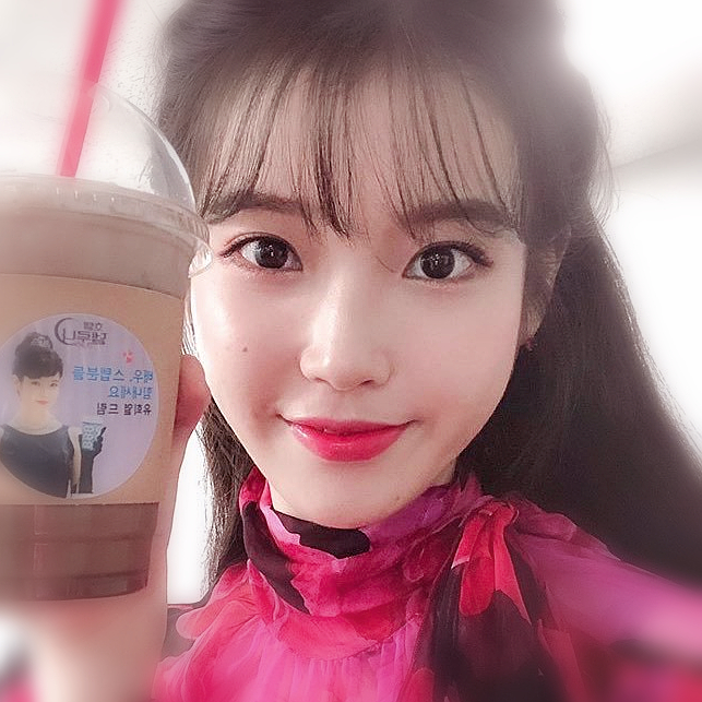  190806 아이유 장만월 인스타그램 셀카(feat 유희열 커피차)
