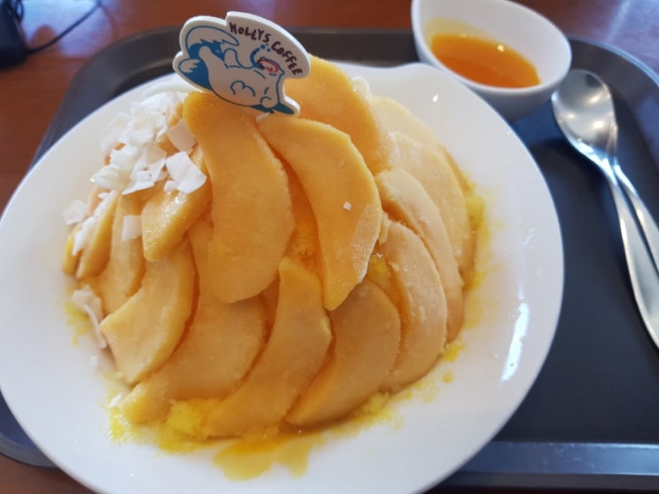  할리스 망고가득 치즈케익 빙수 시원하고 맛있어요!