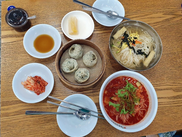 연희동 망향비빔국수. 매콤새콤 맛있지만 내게는 너무 매운 맛