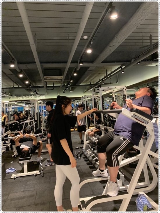  울산24시헬스~  분위기도 좋고 시설도 좋고,, 시간도 넉넉하고, 자유로운 시간에 운동하기 좋은 뉴핏휘트니스 삼산점
