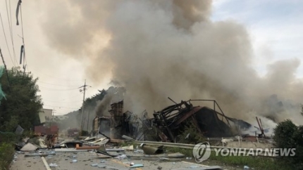  안성 생활용품 공장화재...소방관 등 10명 사상