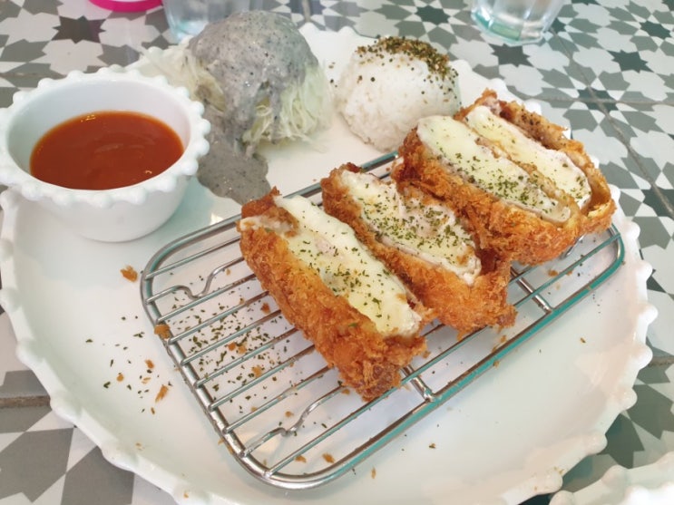  창원 대방동 맛집, 감성식당에서 수제돈까스:)