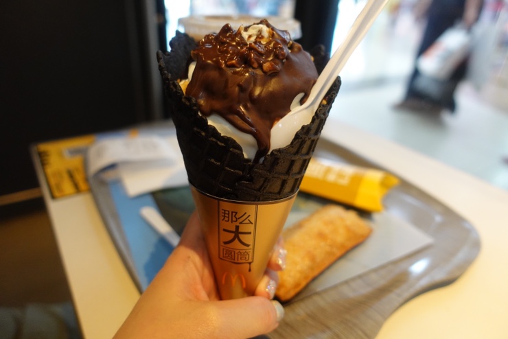 중국 하이난 맥도날드 에서 먹어본 와플아이스크림, 망고코코넛파이, 콜라치킨